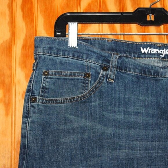 Wrangler Straight Fit Denim Shorts - Size 38 - Picture 3 of 7